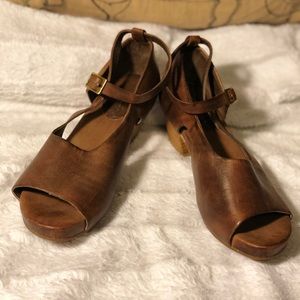 Antelope strappy low-heel sandals